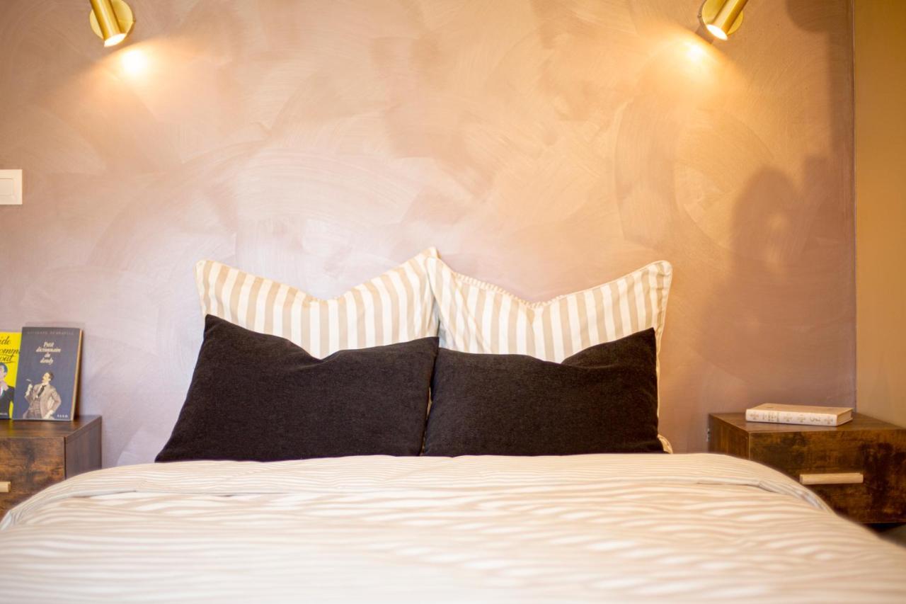 Ideal Pro & Couple - 2 Logements Theme Boho Chic Rdc & Dandy 1Er Etage - Quartier Calme - Jardin - Wifi Hd - Smart Tv - Parking Gratuit - Proche Centre & Transports - Ask Home Valenciennes Exterior foto